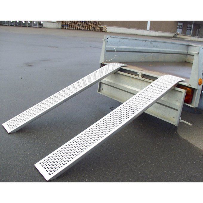PAIRE DE RAMPES  ALUMINIUM  2,50M x 26CM  1000KG