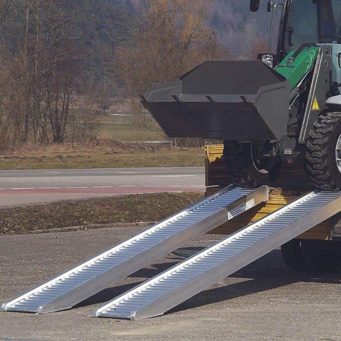 Jeu 2 rampes alu renforcées avec rebords 6741A -  3m - 3810 kg